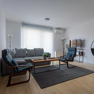 https://praha-2.praguehotelsweb.com